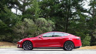Tesla Making Insanely Fast P85D Even More Insane With Software Update